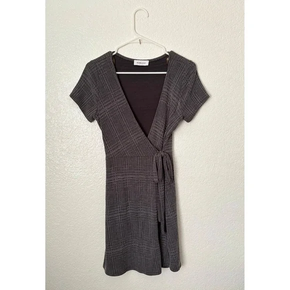 Gilli Gray Plaid Knit Wrap Tie Dress Short Sleeve Casual Career Minimal Preppy S - Picture 2 of 5